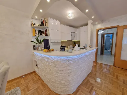 Sale, two bedroom apartment, 90m², Budva, Crna Gora - image 20