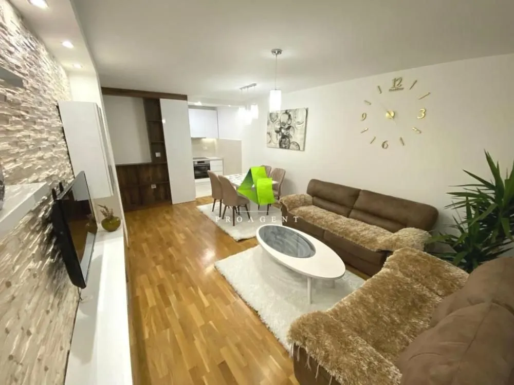 Izdavanje, dvosoban stan, 66m², Medijana, Niš