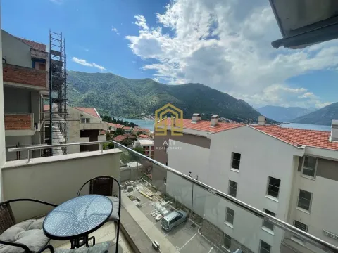 Pogled sa terase na planine i zaliv. - image 14