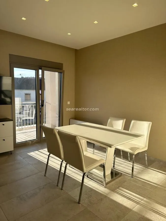Izdavanje, jednosoban stan, 58m², Centar, Tivat