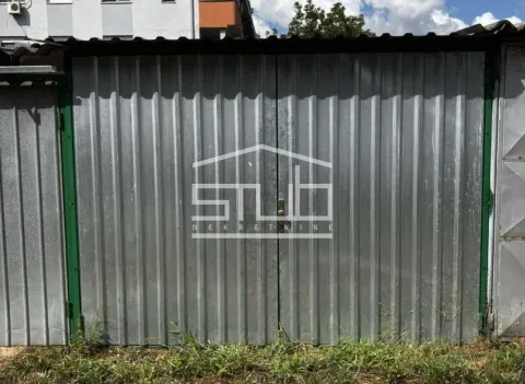 Izdavanje, četvorosoban stan, 100m², Centar, Pančevo - image 12
