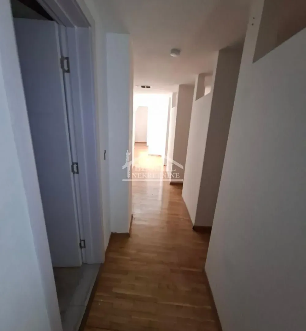 Izdavanje, poslovni prostor, 594m², Stari Grad, Beograd