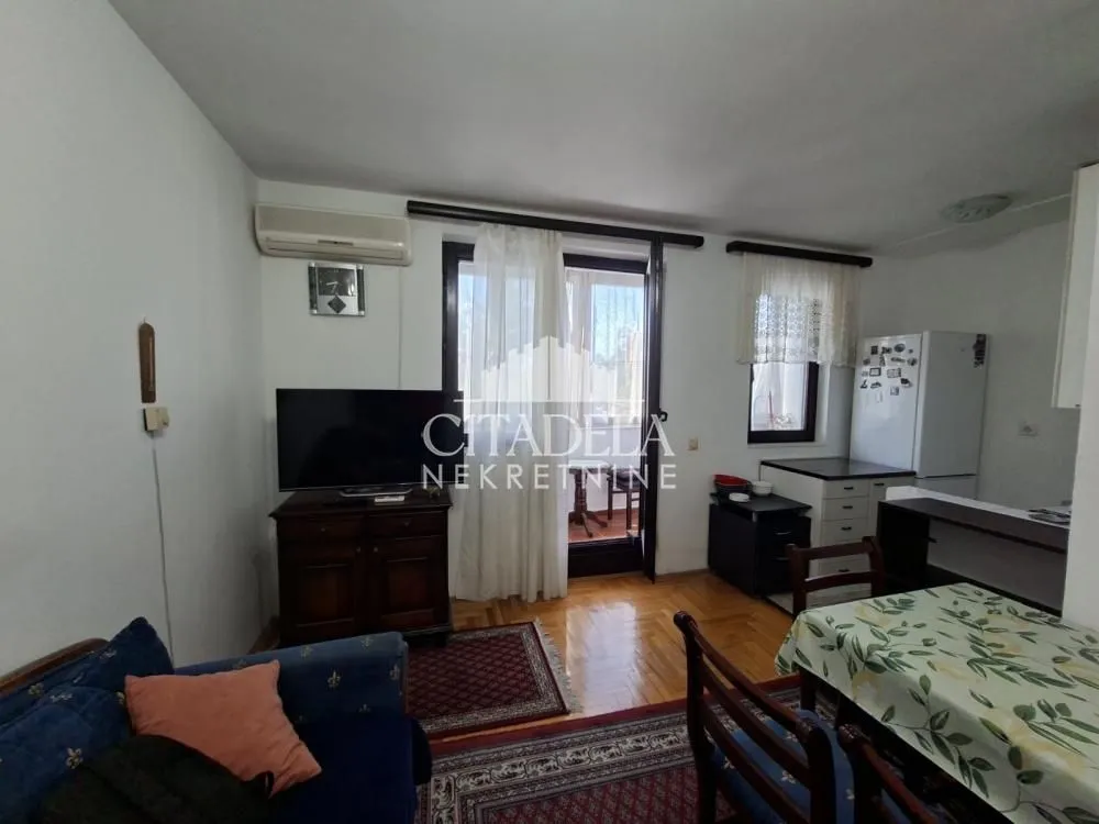 Izdavanje, jednosoban stan, 38m², Rakovica, Beograd