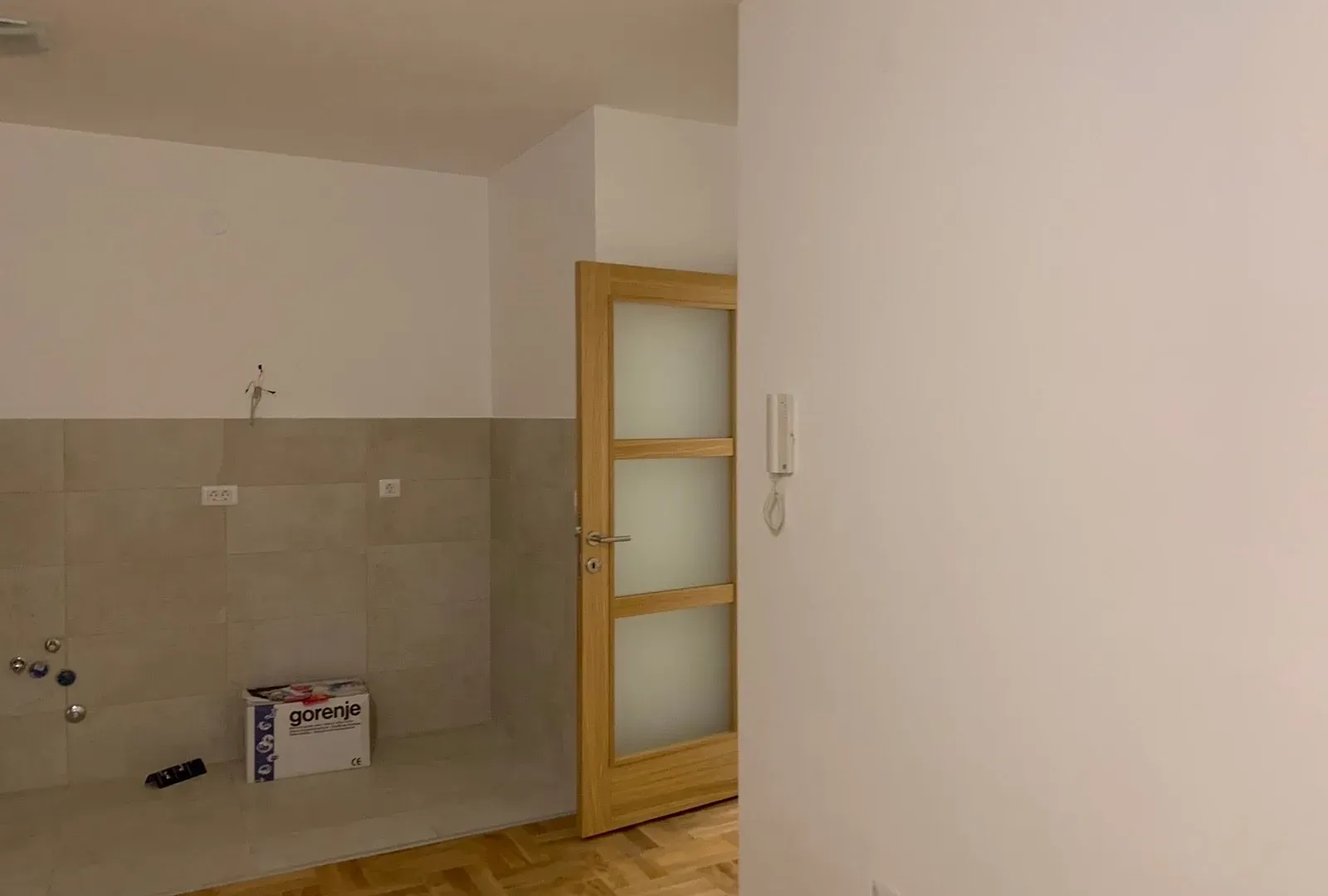 Izdavanje, jednosoban stan, 56m², Stari Aerodrom, Podgorica