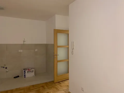 Izdavanje, jednosoban stan, 56m², Stari Aerodrom, Podgorica - image 7