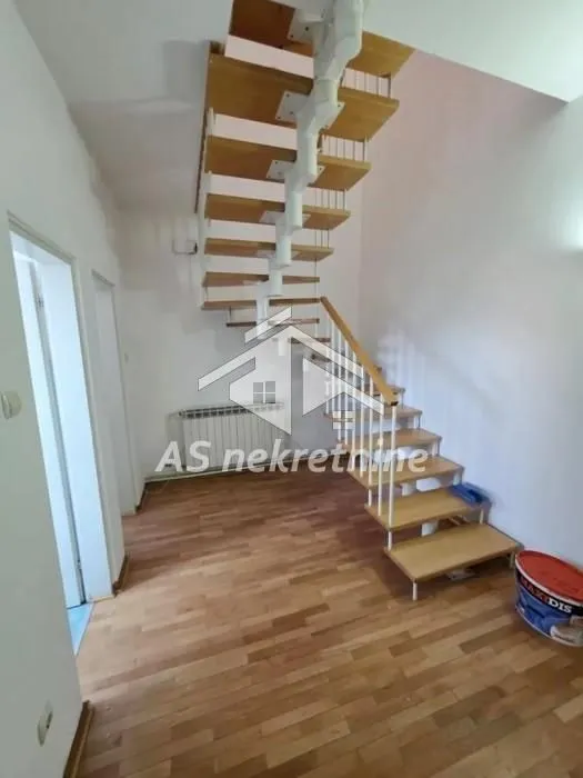 Izdavanje, četvorosoban stan, 104m², Savski Venac, Beograd