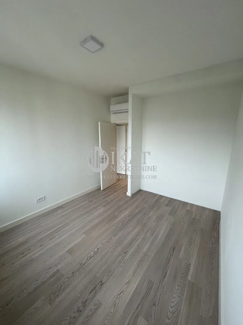 Izdavanje, trosoban stan, 111m², Savski Venac, Beograd