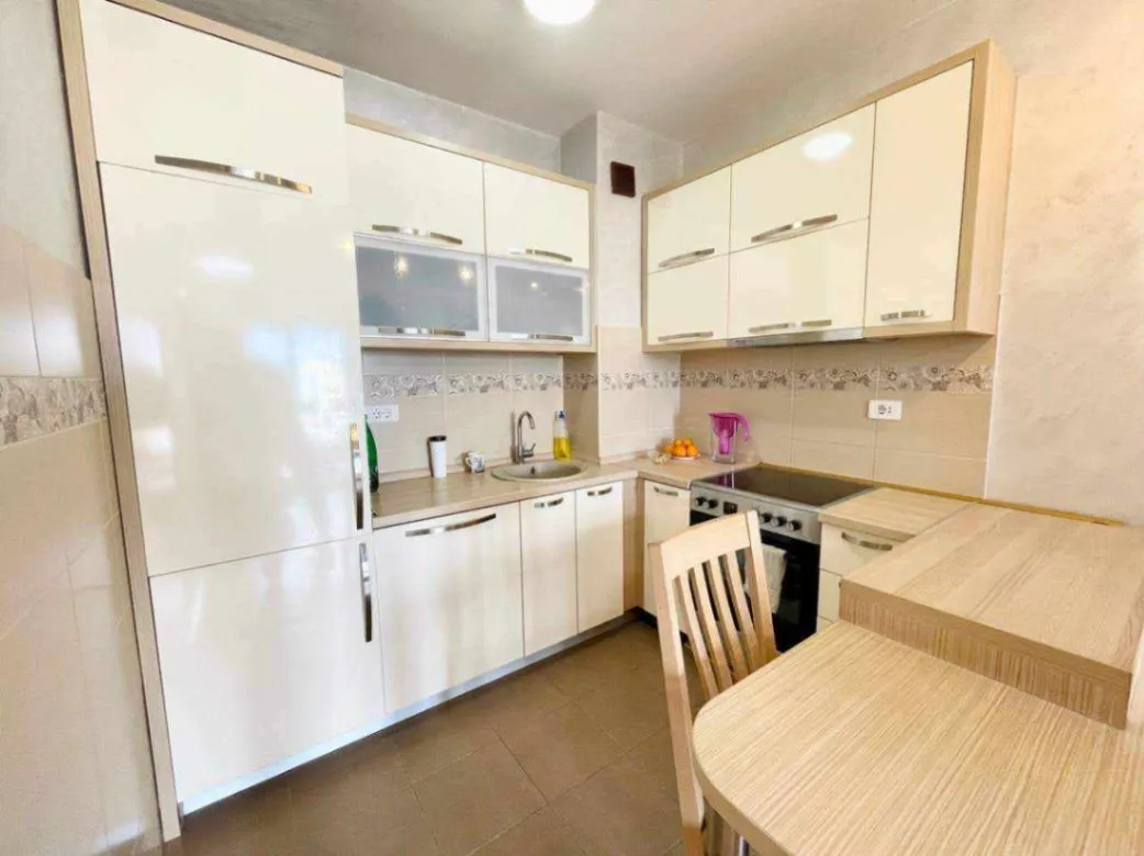 Izdavanje, dvosoban stan, 60m², Stari Aerodrom, Podgorica