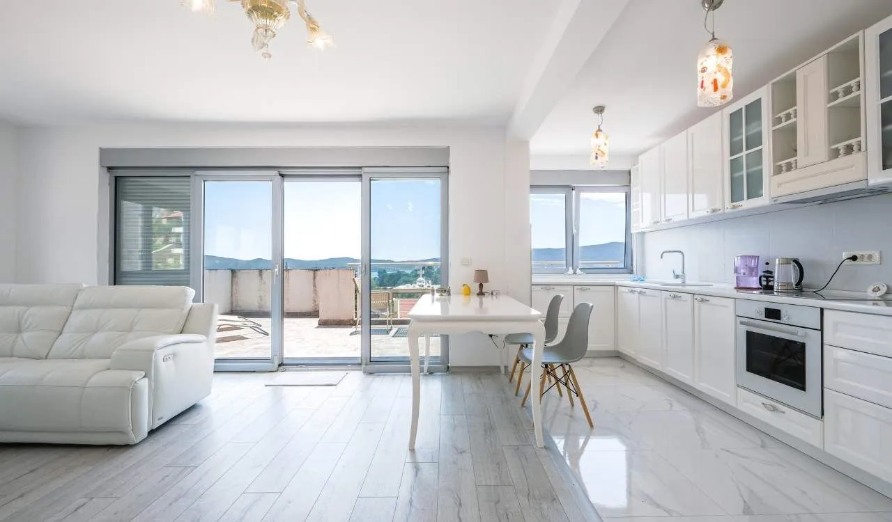 Prodaja, trosoban stan, 116m², Centar, Tivat