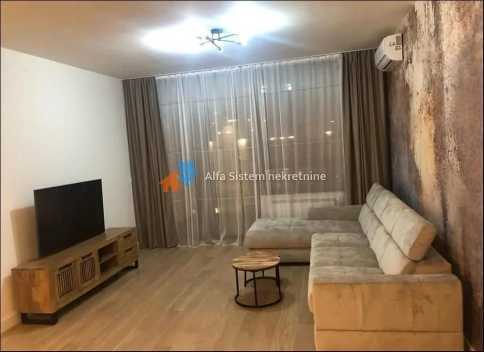 Izdavanje, trosoban stan, 86m², Savski Venac, Beograd