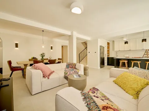 Izdavanje, kuća, 200m², Dobrota, Kotor - image 4