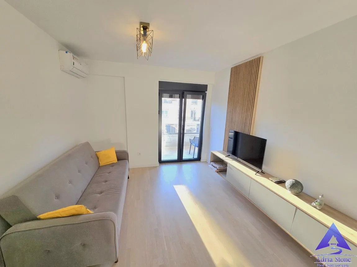 Izdavanje, jednosoban stan, 45m², Podkošljun, Budva