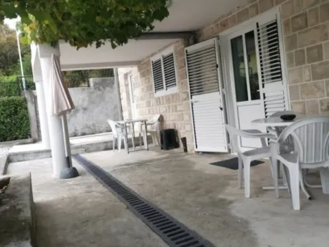 Rent, two bedroom apartment, 80m², Mažina, Tivat - image 2