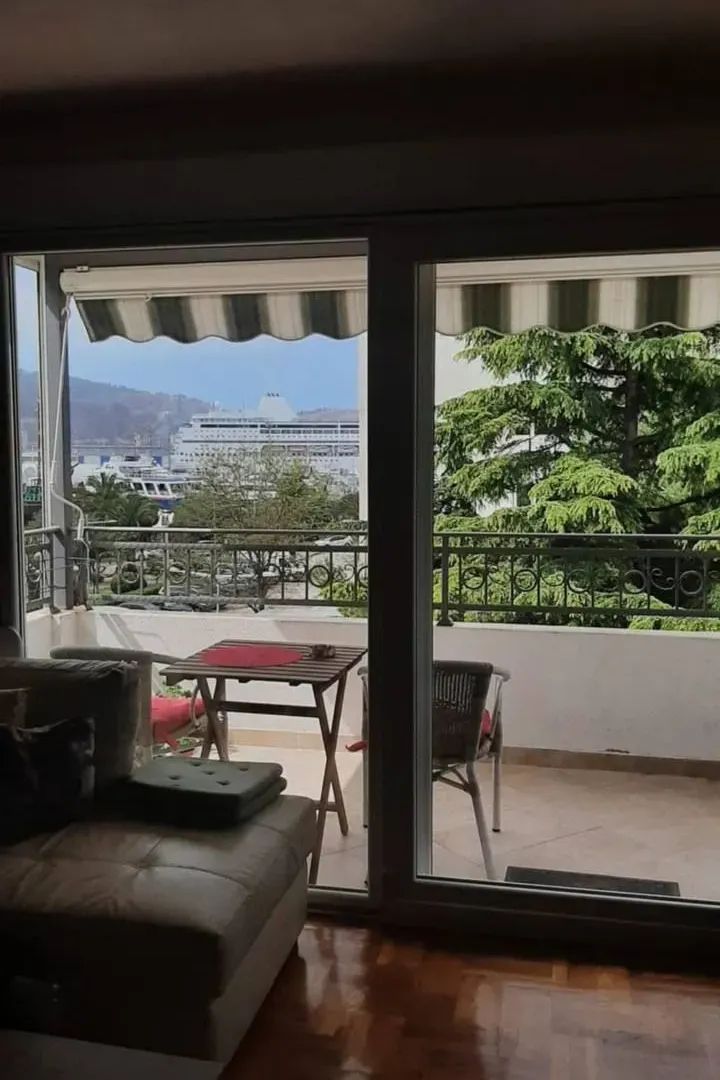 Rent, two bedroom apartment, 60m², Centar, Bar