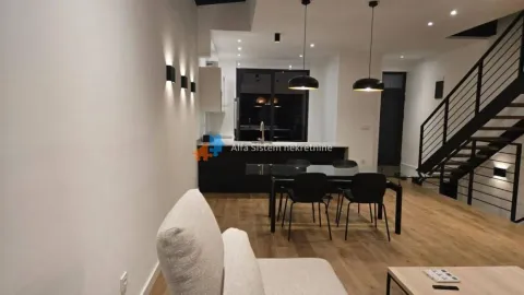 Dnevni boravak sa trpezarijom i stepeništem u enterijeru. - image 10