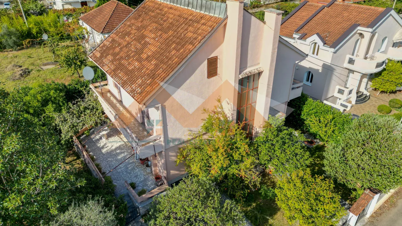 Sale, house, 298m², Dalmatinska ulica, Podgorica