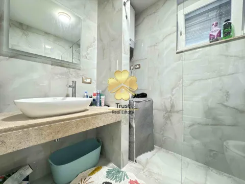 Modernly equipped bathroom with a washbasin and a walk-in shower. - image 8