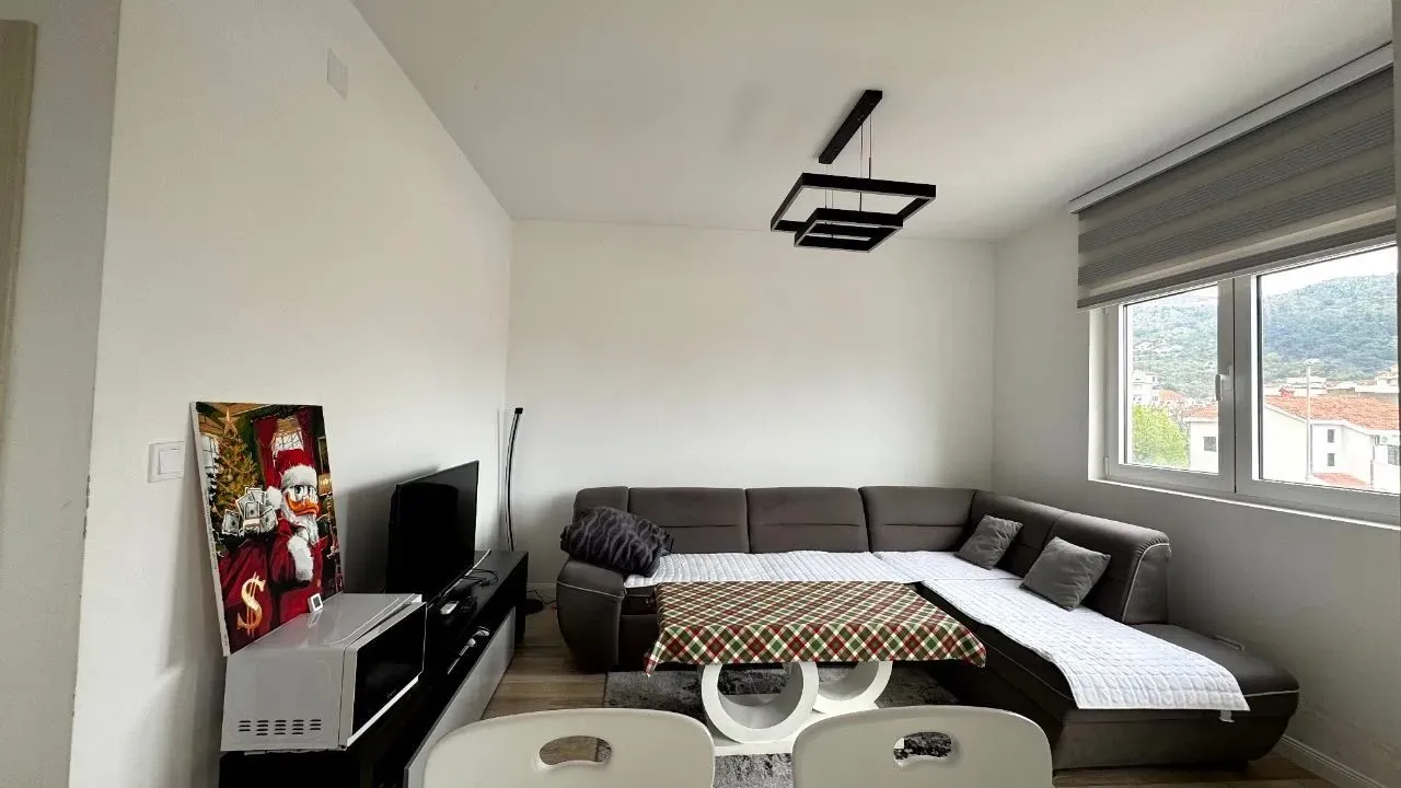 Izdavanje, jednosoban stan, 47m², Budva, Crna Gora