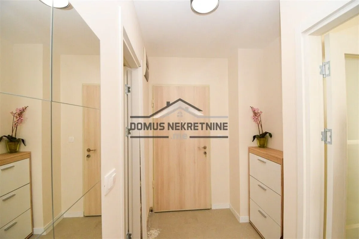 Izdavanje, jednosoban stan, 42m², Pobrežje, Podgorica