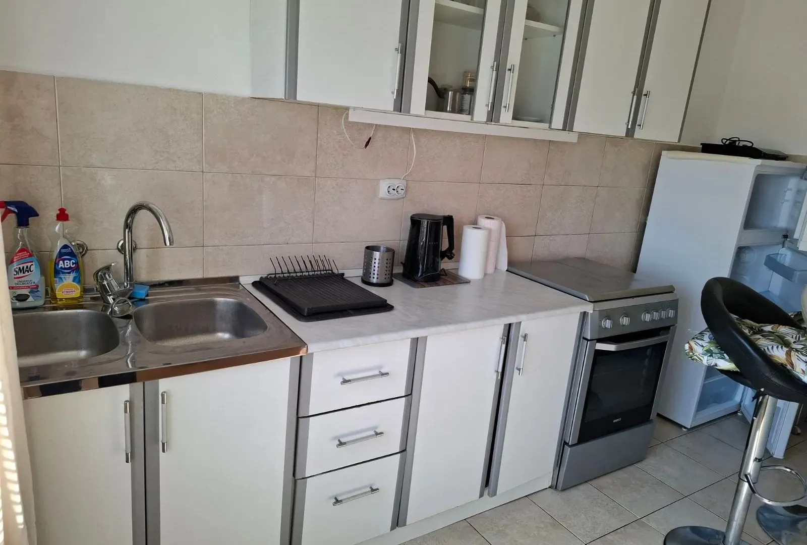 Izdavanje, dvosoban stan, 70m², Radanovići, Kotor