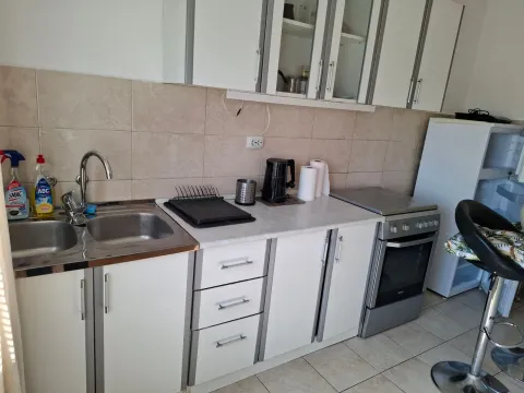 Izdavanje, dvosoban stan, 70m², Radanovići, Kotor - image 5