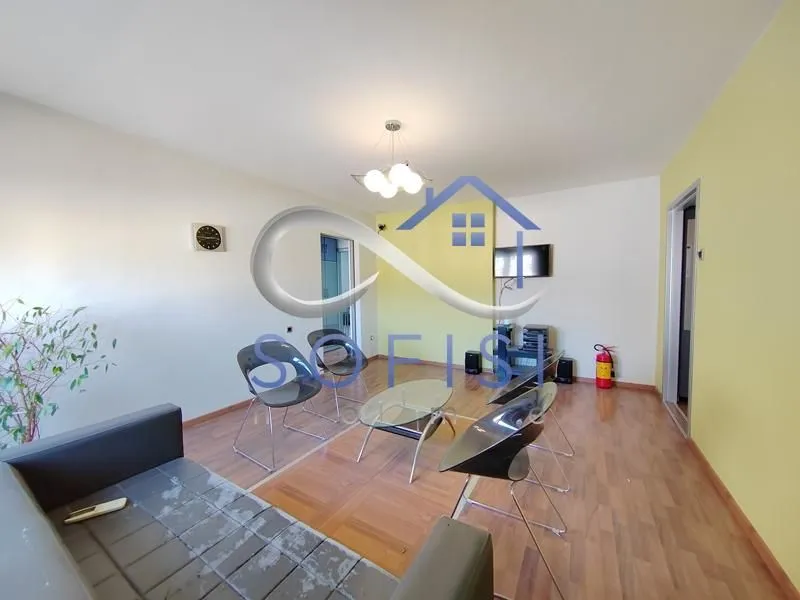 Izdavanje, poslovni prostor, 80m², Centar, Novi Sad