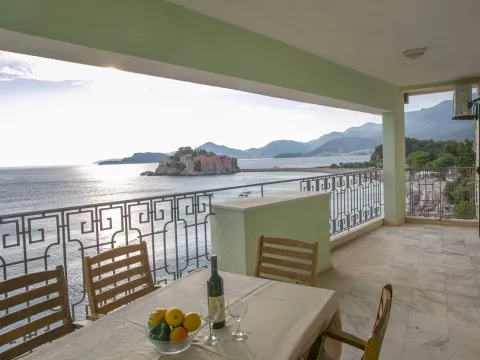 Sale, three bedroom apartment, 90m², Sveti Stefan, Budva