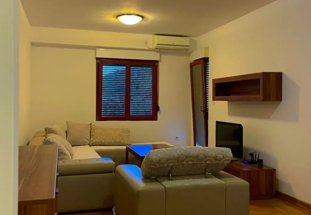 Izdavanje, jednosoban stan, 63m², Rozino, Budva