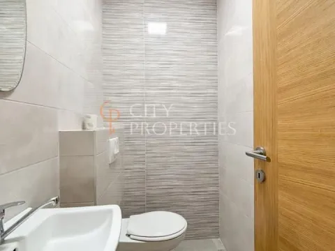 Izdavanje, poslovni prostor, 120m², Centar, Podgorica - image 4