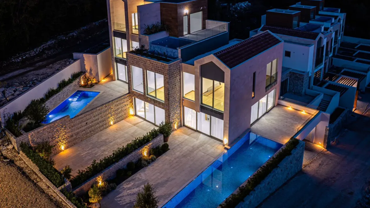 Sale, three bedroom apartment, 246m², Tivat, Crna Gora