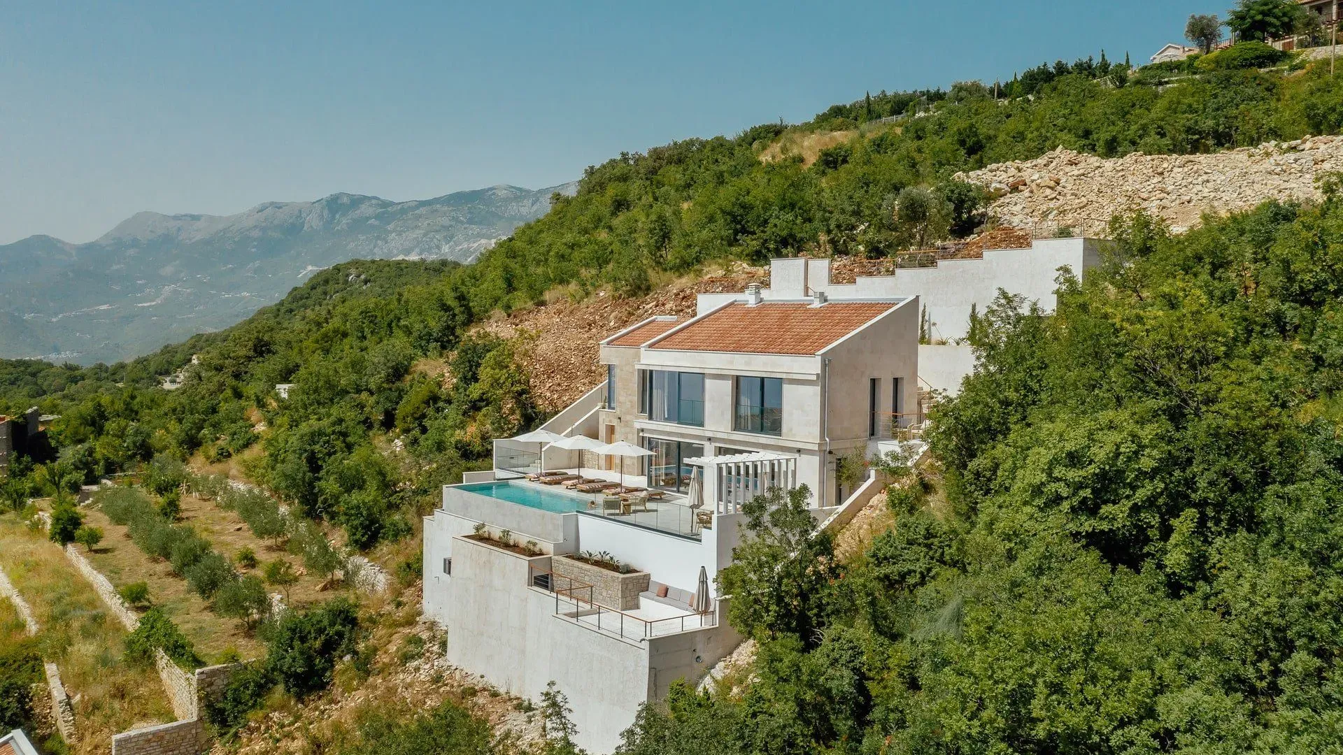 Izdavanje, kuća, 250m², Blizikuće, Budva