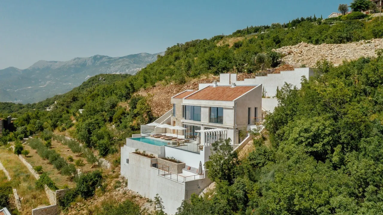 Rent, house, 250m², Blizikuće, Budva