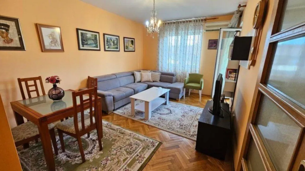 Izdavanje, jednosoban stan, 49m², Stari Aerodrom, Podgorica