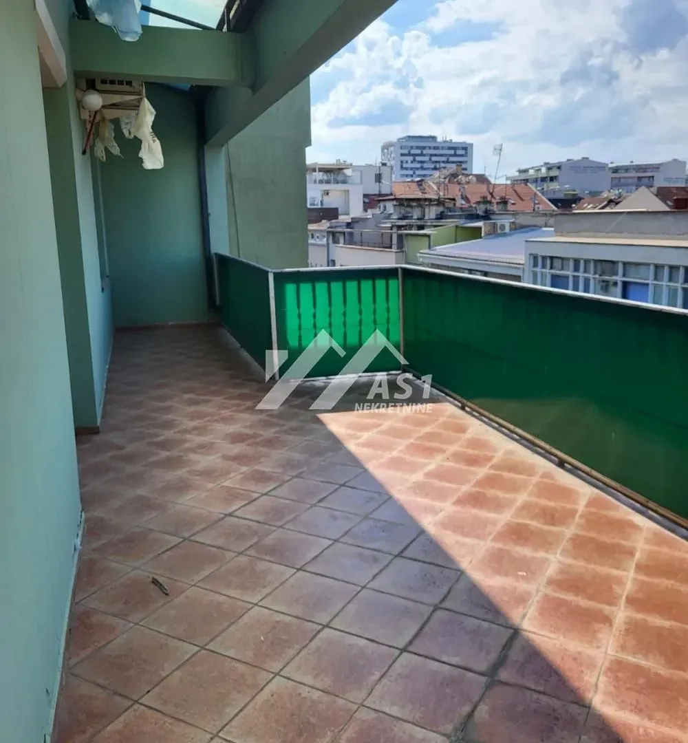 Izdavanje, četvorosoban stan, 180m², Novi Sad Sve Podlokacije, Novi Sad