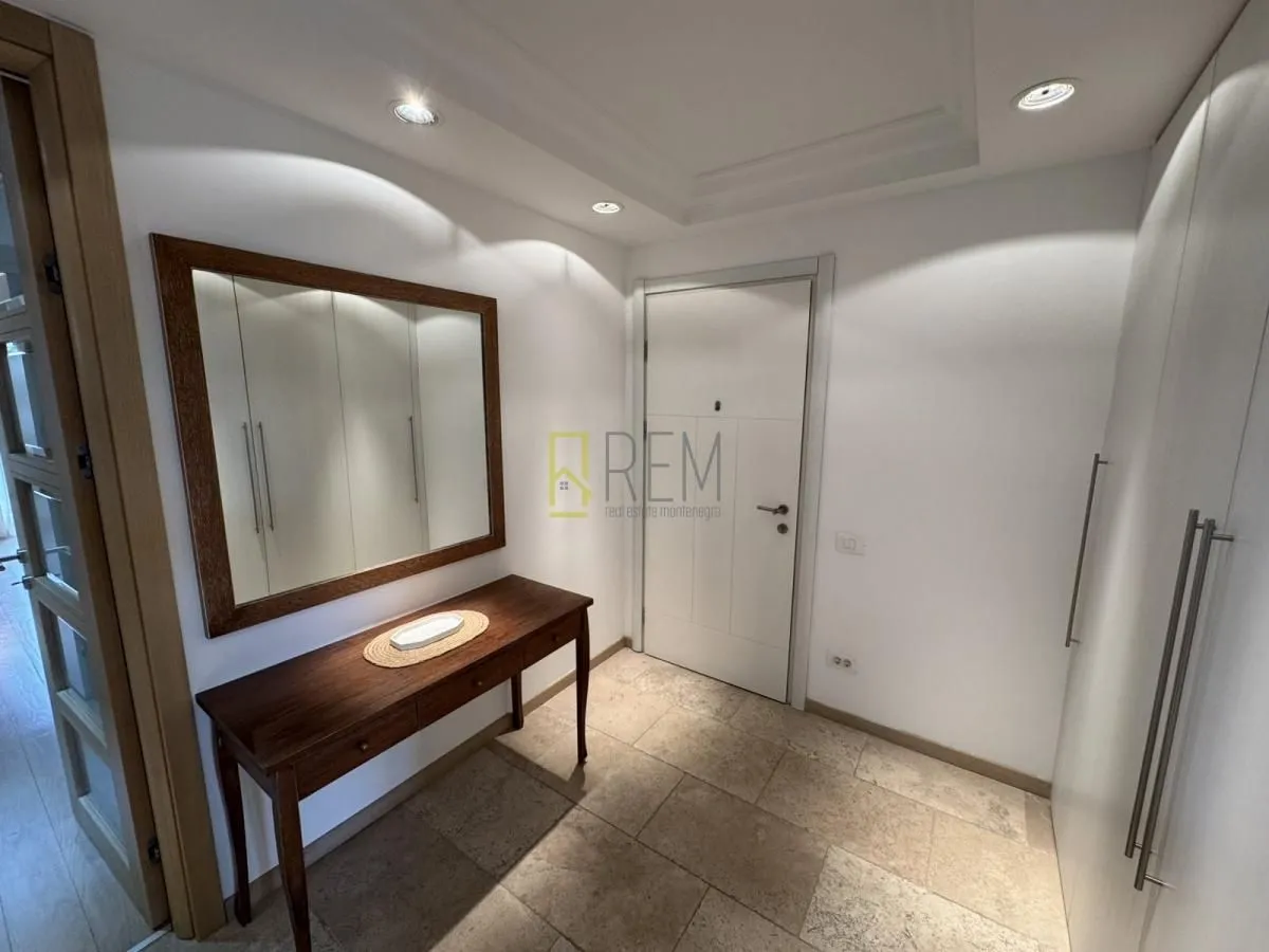 Rent, three bedroom apartment, 263m², Gorica C, Podgorica