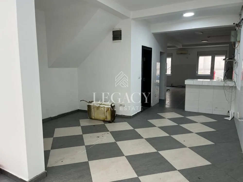 Izdavanje, poslovni prostor, 146m², Đeram Pijaca, Beograd