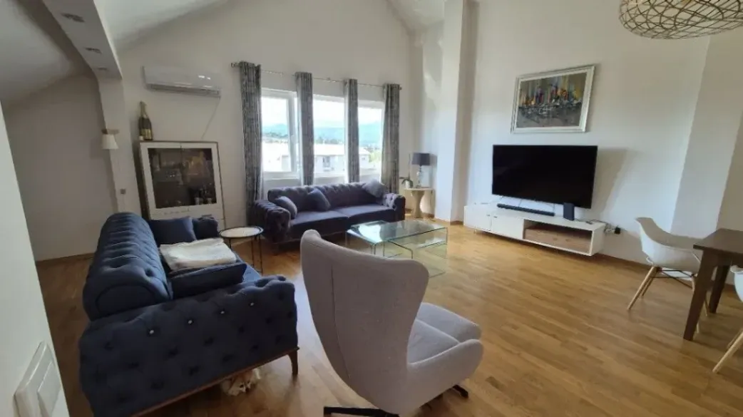 Prodaja, dvosoban stan, 120m², Stari Aerodrom, Podgorica