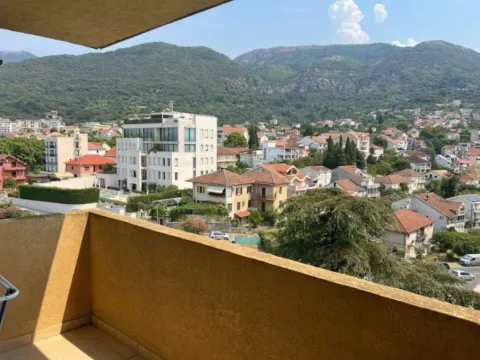Izdavanje, jednosoban stan, 75m², Centar, Tivat - image 10