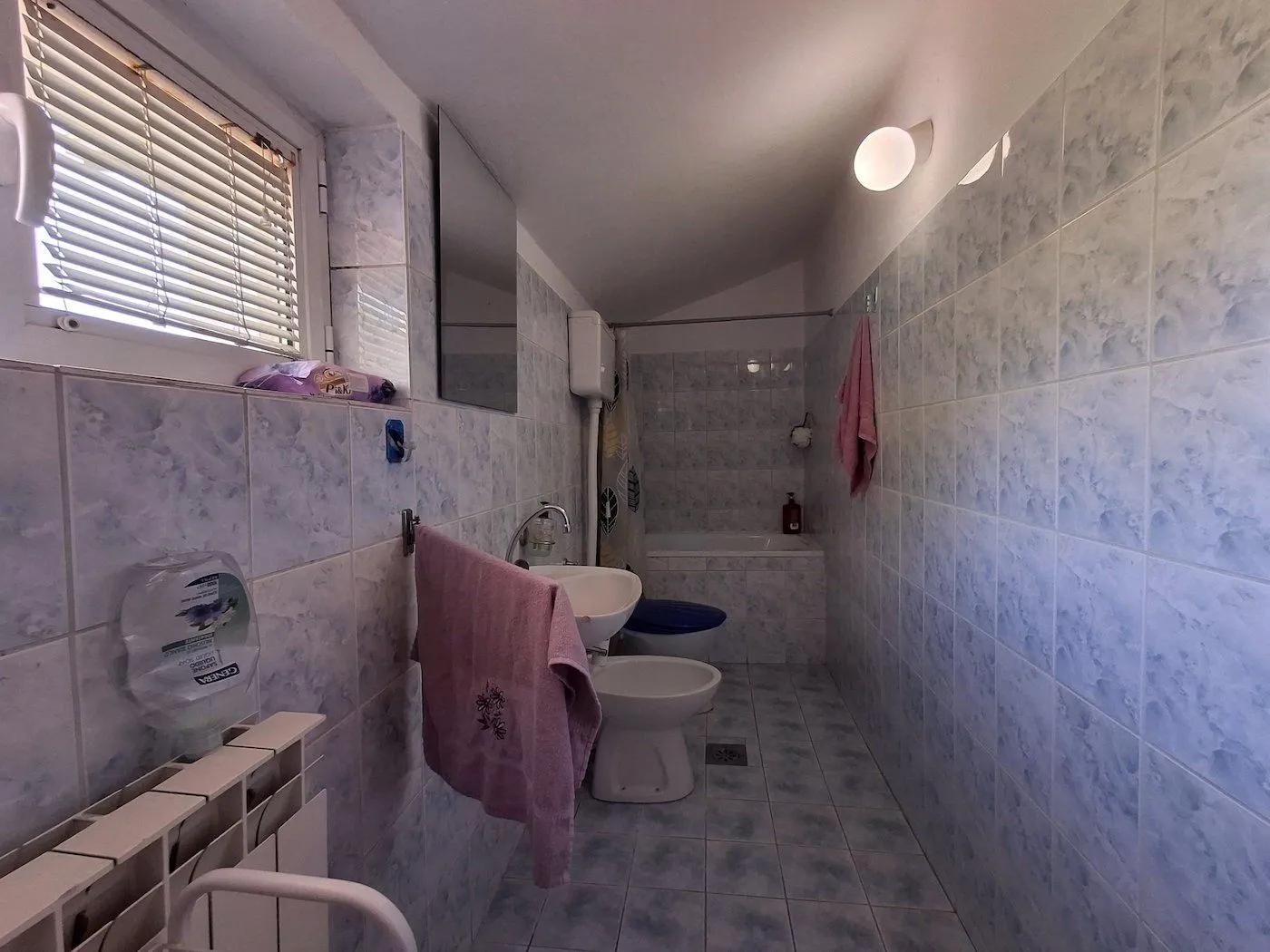 Izdavanje, kuća, 350m², Dahna, Podgorica