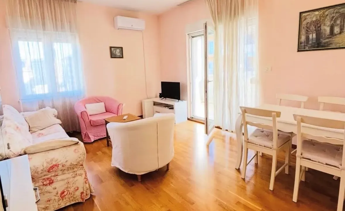 Izdavanje, jednosoban stan, 50m², City Kvart, Podgorica