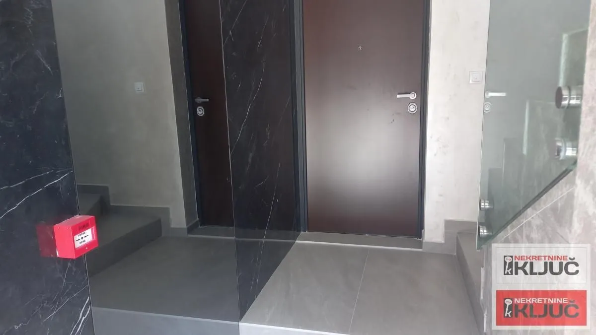 Prodaja, četvorosoban stan, 70m², Sremska Kamenica, Petrovaradin