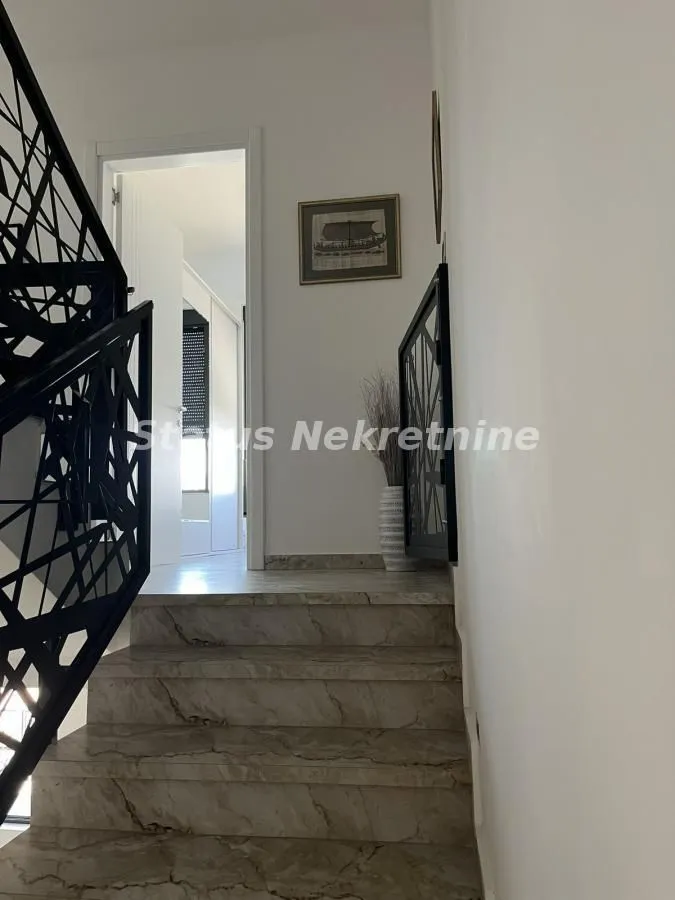 Prodaja, stan, 147m², Sremska Kamenica, Petrovaradin