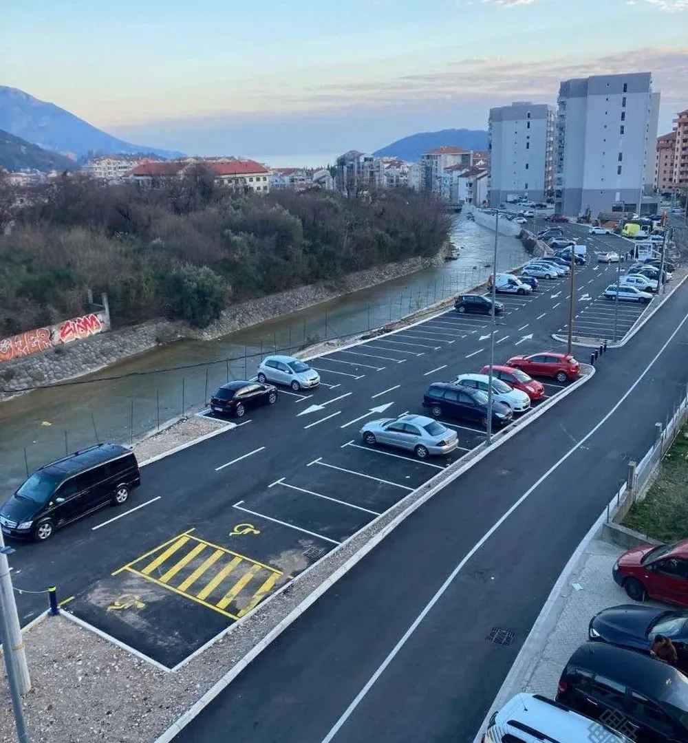 Izdavanje, dvosoban stan, 64m², Podmaine, Budva