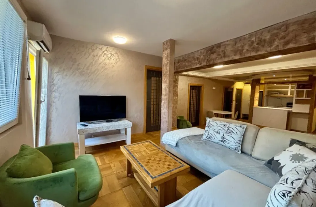 Izdavanje, trosoban stan, 95m², Južni Bulevar, Vračar Sve Podlokacije