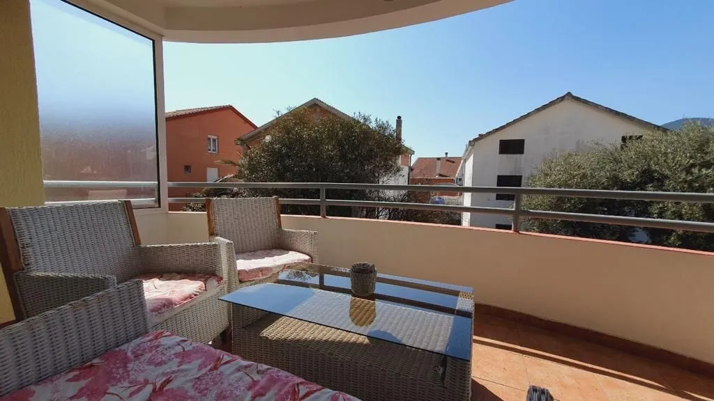 Sale, four bedroom apartment, 180m², Podmaine, Budva