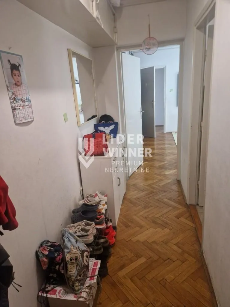 Prodaja, trosoban stan, 77m², Čubura, Beograd