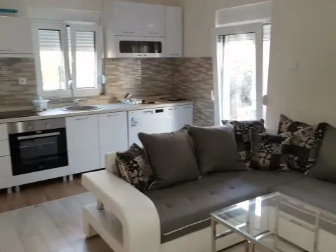 Rent, one bedroom apartment, 40m², Stari Aerodrom, Podgorica - image 2