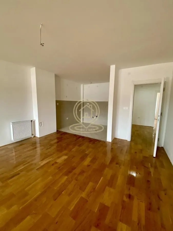 Prodaja, četvorosoban stan, 92m², Crveni Pevac, Niš