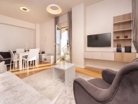 Izdavanje, jednosoban stan, 60m², Budva, Crna Gora - image 1