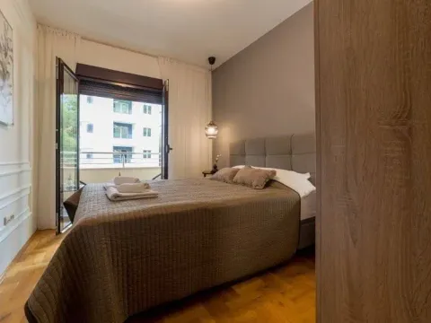 Sale, one bedroom apartment, 42m², Bečići, Budva - image 2